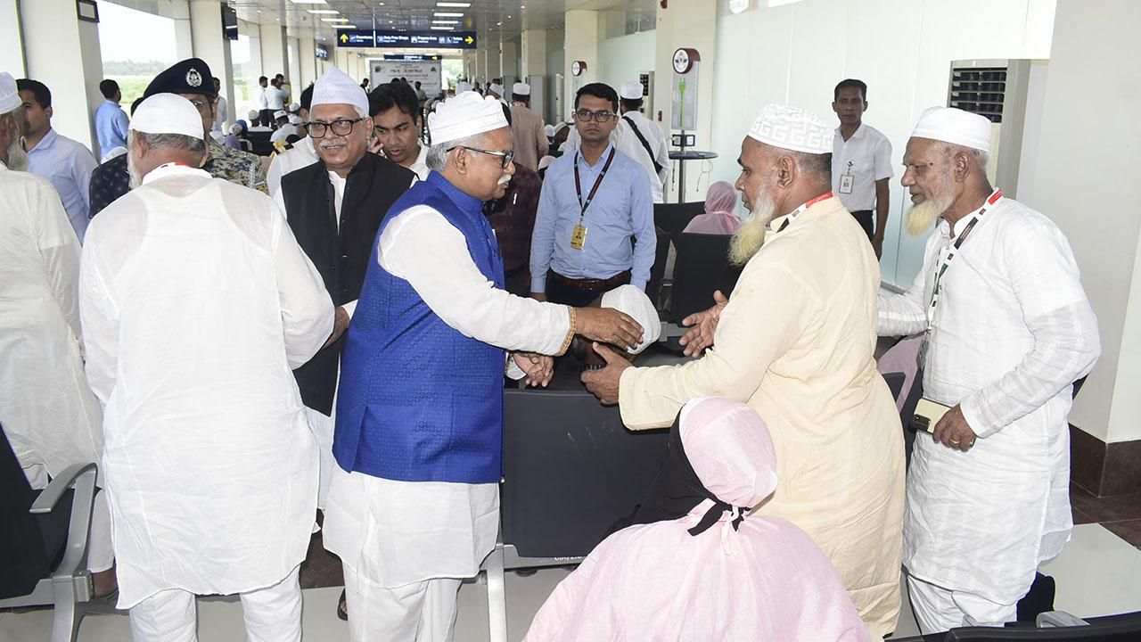 https://i.ibb.co/dj0MsGF/sylhet-hajj-flight-20240522201013.jpg